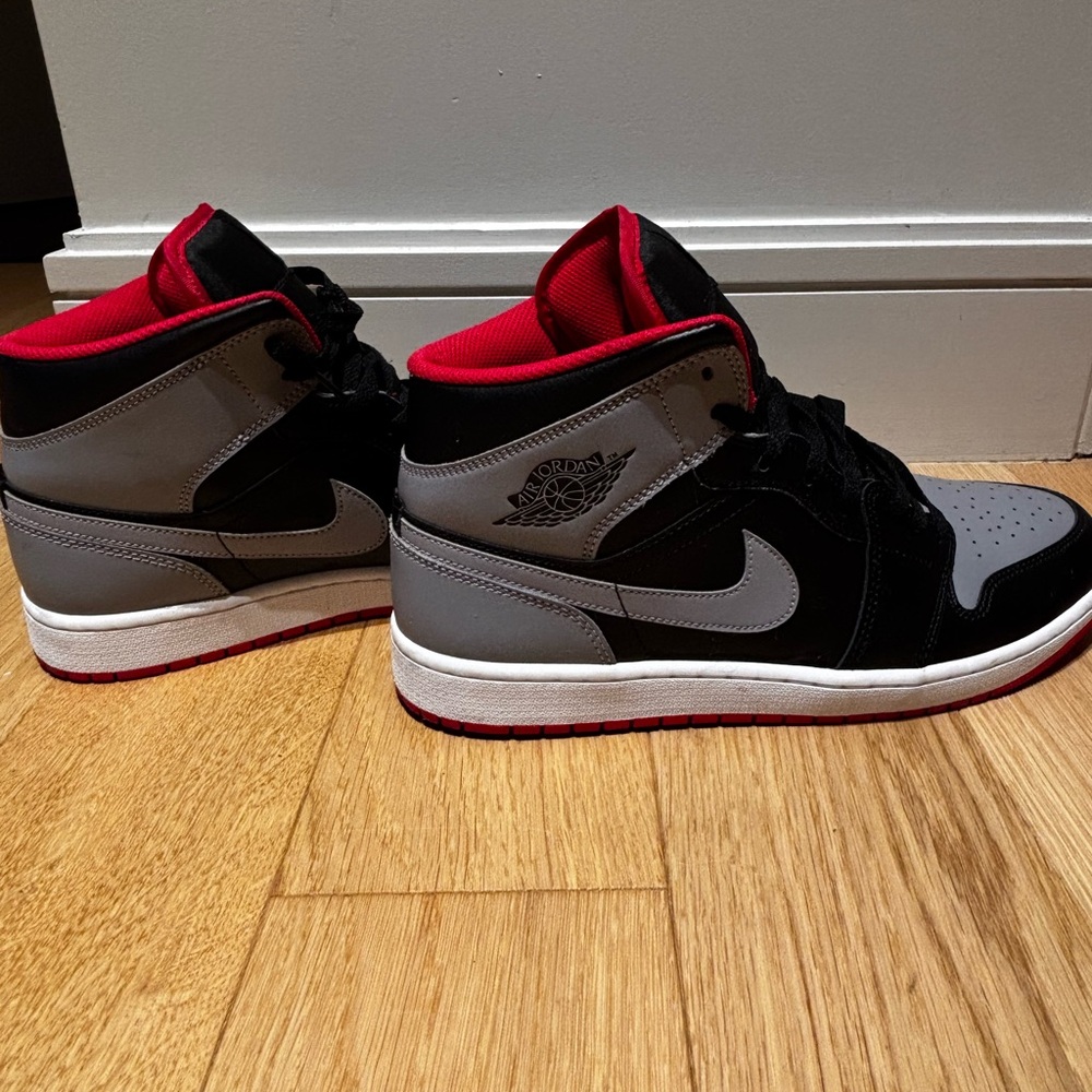 Jordan 1 Mid Bred Shadow